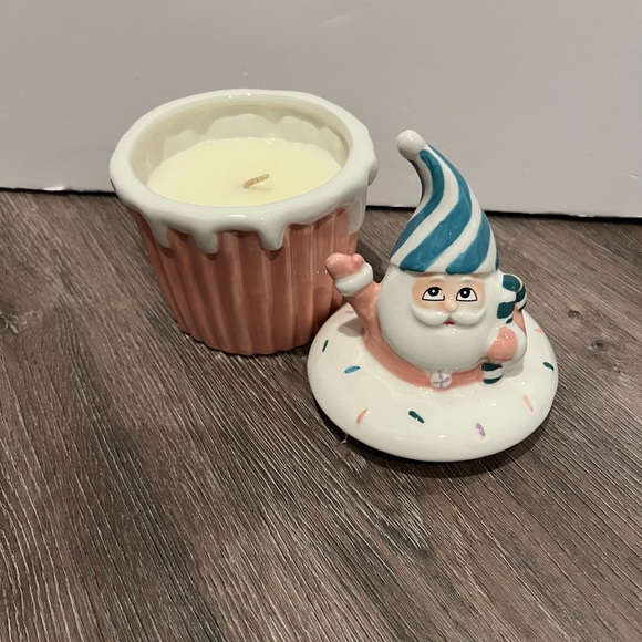 Absolutely Adorable Pastel Cupcake Candle with Santa Topper- NWT - Picture 3 of 4